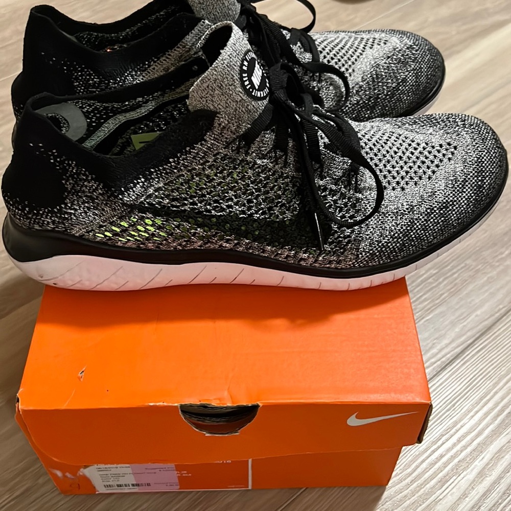 Nike “Oreo” free run fly knit